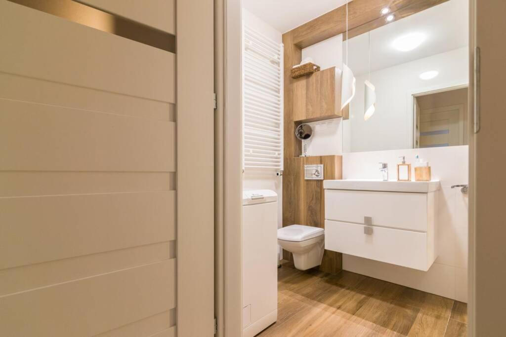 Sun House Apartment + Free Parking Breslavia Exterior foto