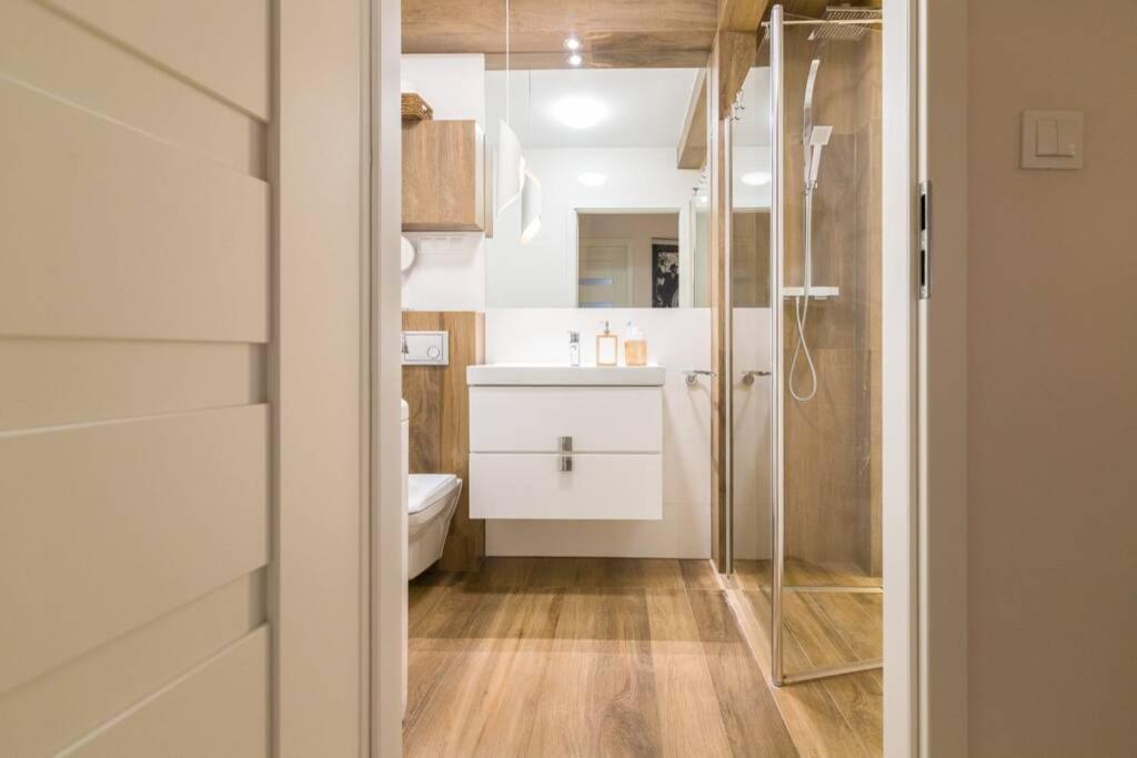 Sun House Apartment + Free Parking Breslavia Exterior foto